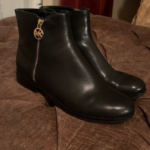 DESIGNER MICHAEL KORES LEATHER ANKLE BOOTS. Great condition!